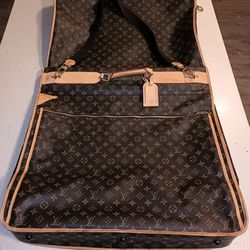 LV Garment Travel BagI Also Have 3 Hangers for Sale in Oxnard
