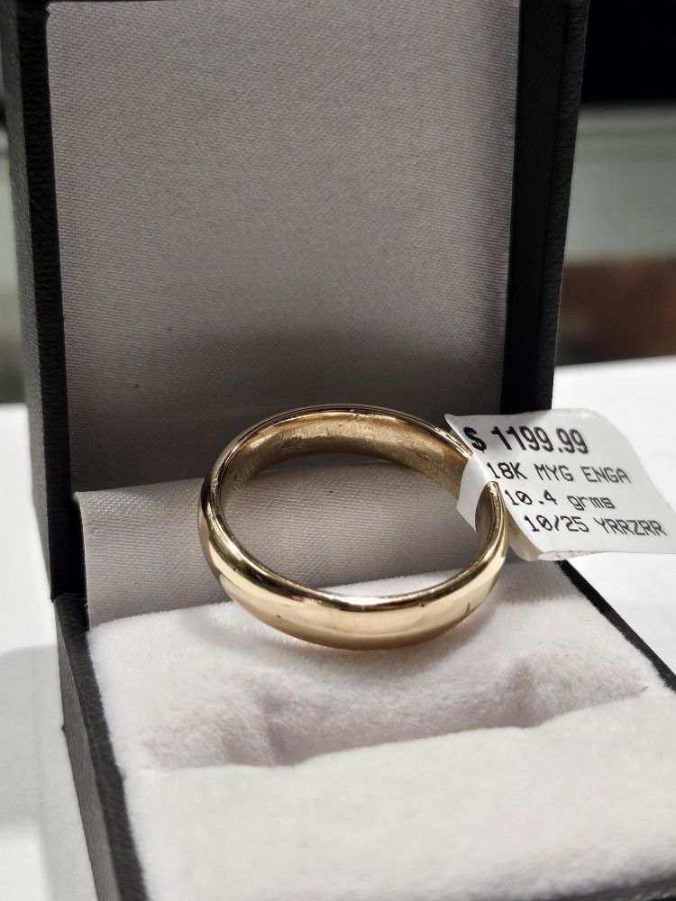 18k Wedding Band