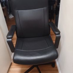 ELEGANT EXECUTIV CHAIR IKEA MILLBERGET 
