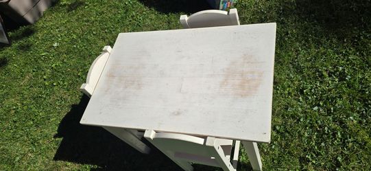 White Painted Wood Kids Table and Chairs