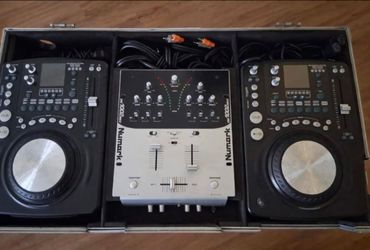 DJ AMERICAN AUDIO CDI-500 Digital CD Players professional & Numark DM1002MK2 Mixer & Coffin Case Working Great