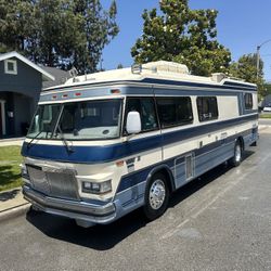 1988 Vogue Diesel Pusher.  250 Cat.  28 Foot