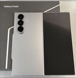 Z Fold 7 (Silver 🥈) • 512 GB • UNLOCKED 🔐 • Mint   (Price Firm)