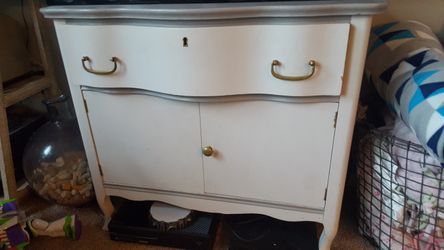 Dresser stand