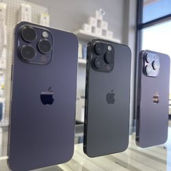 iPhone 14 Pro Max 128Gb Purple And Black Unlocked With AirPods For Free. 