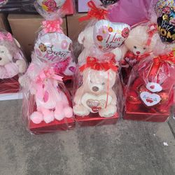 Bears With Balloon $25
