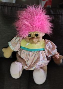Vintage Russ Berrie Troll Happy Birthday Girl Doll Pink Hair