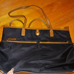 Very Nice Michael Kors Purse 
