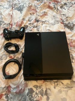 Playstation 4 with one controller