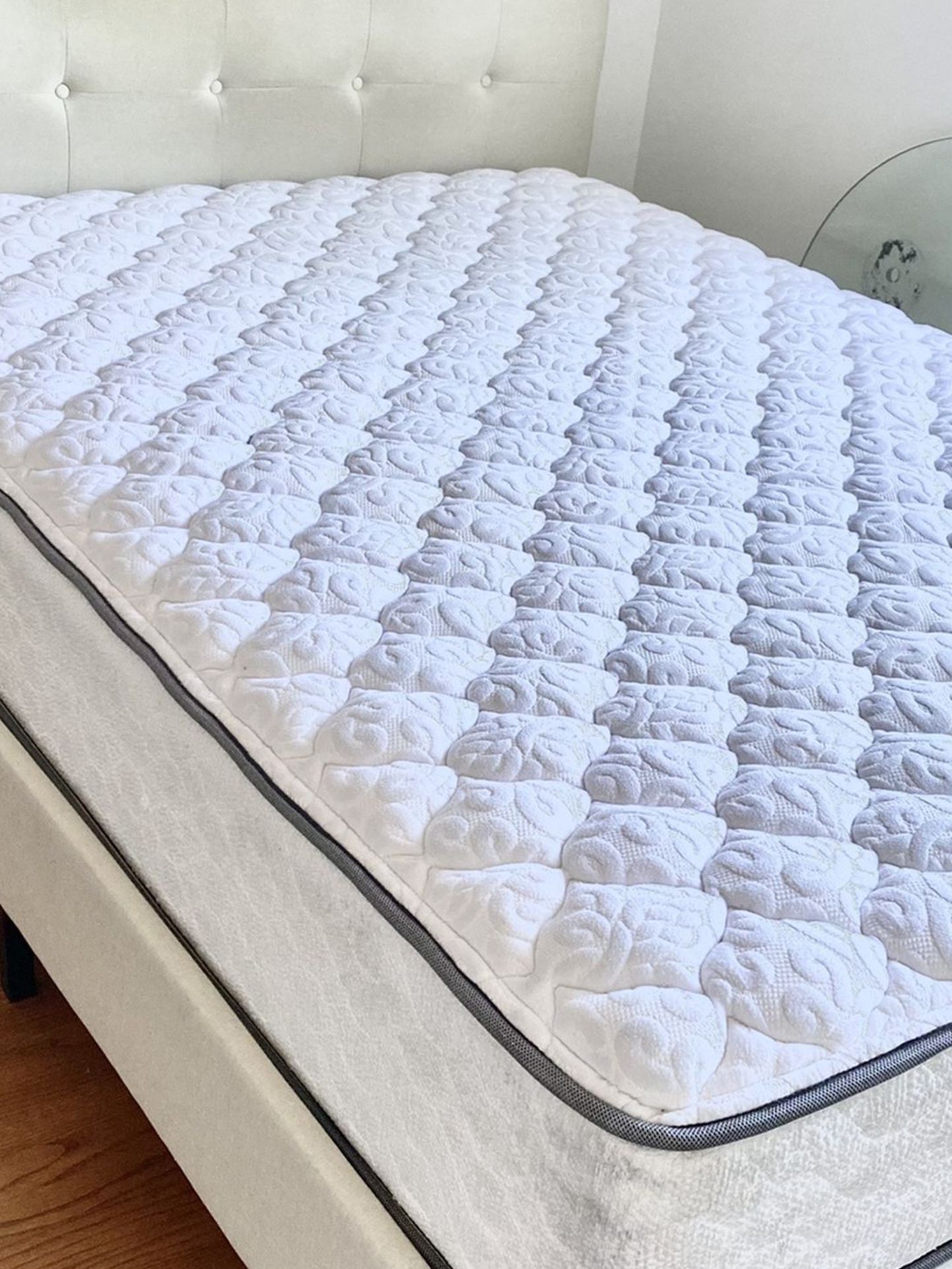NEW!! REDUCED PRICE!!! Full sized comfy, EXCELLENT condition bed WITH box spring and cream, quilted headboard!