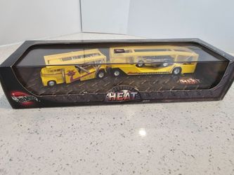 Hot Wheels 100% Haulin Heat Corvette Classic Auto Transport Yellow Brand New Sealed