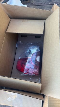 BMW x3 2006 driver side taillight