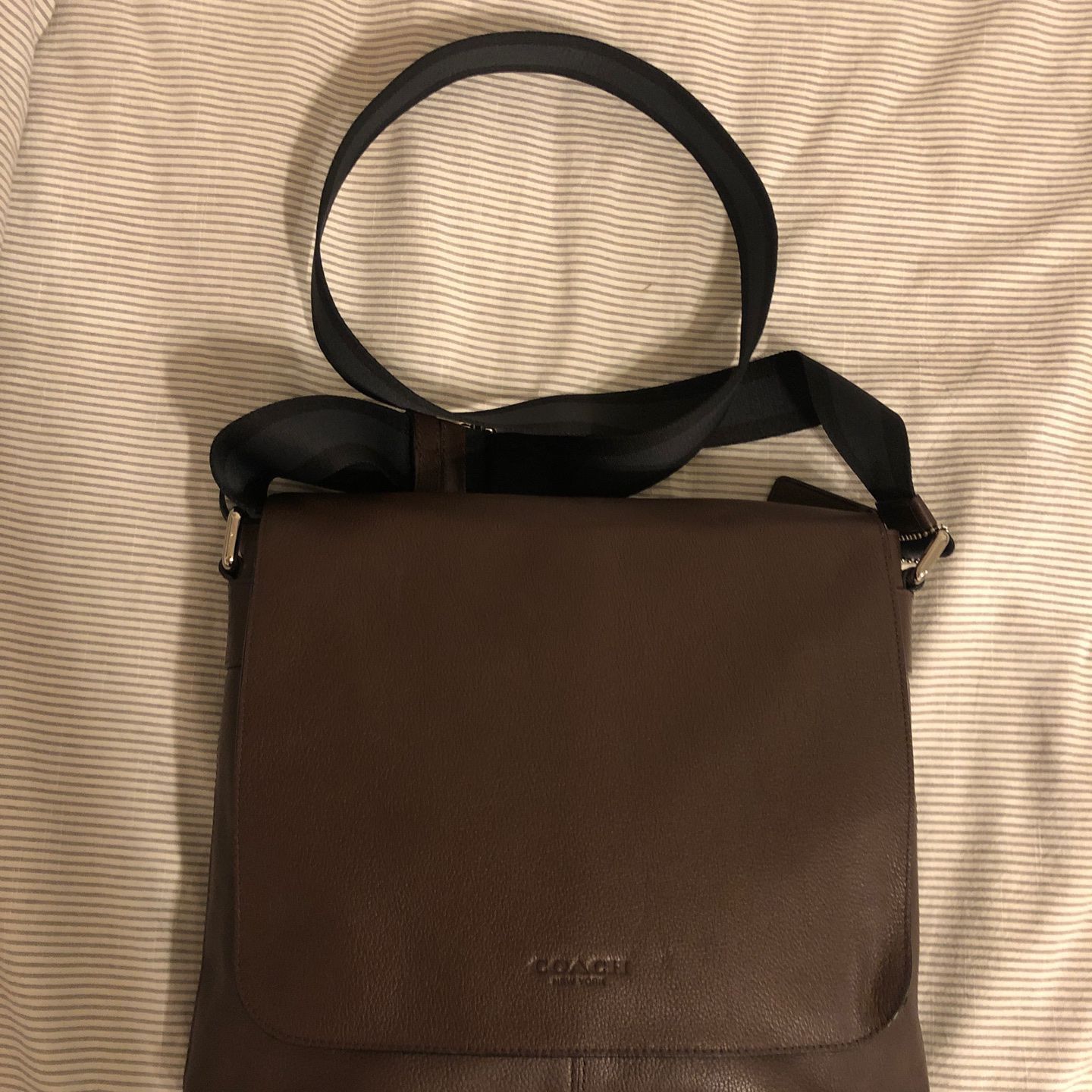 COACH: Authentic mens Brown leather Messenger bag