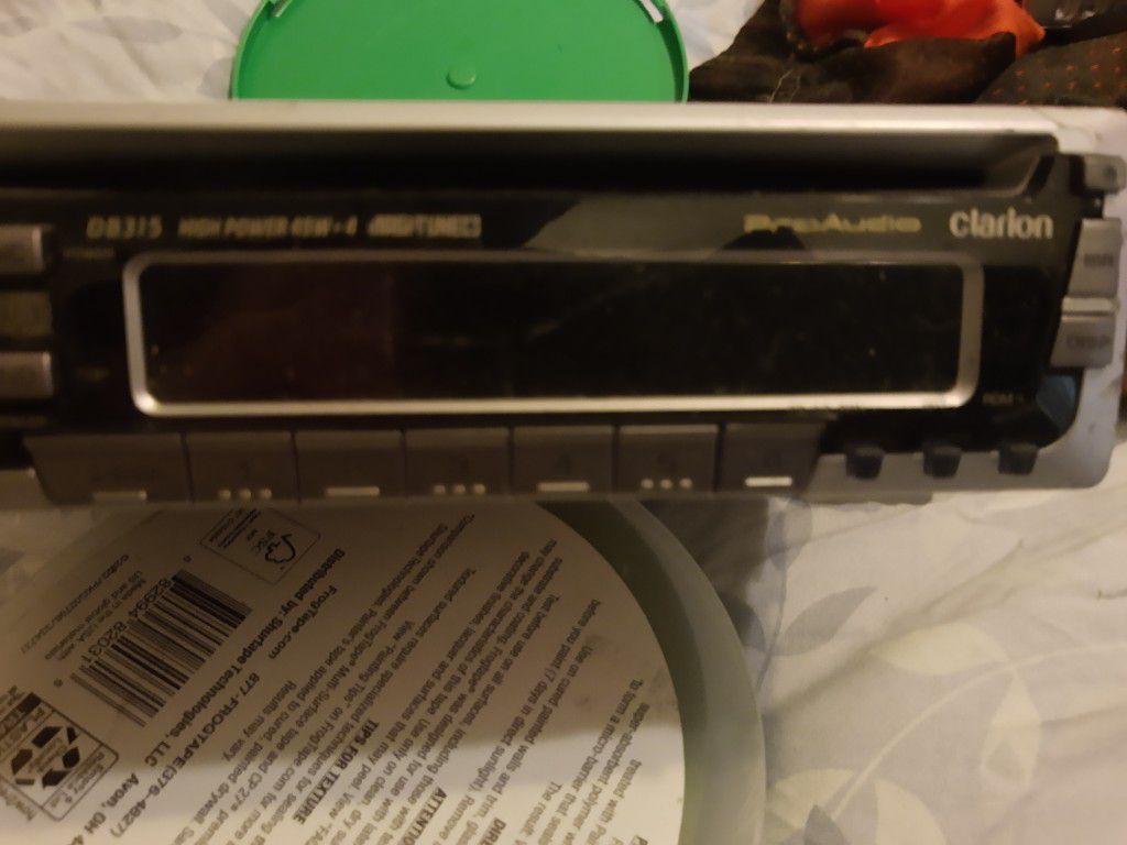 barely used Clarion car stereo/cd player 