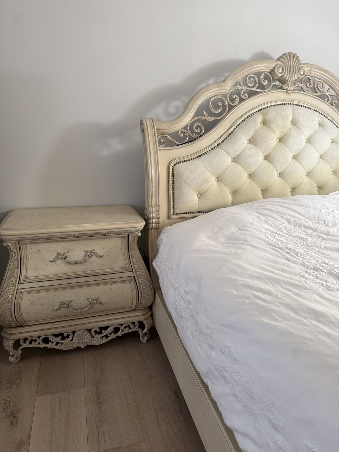 King Size Bed And Nightstand 
