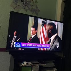 $40 Samsung TV 35.5” X 20.5” Inches (NOT SMART TV) 