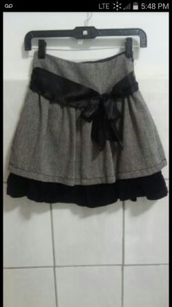 Falda nueva size mediana para niña.