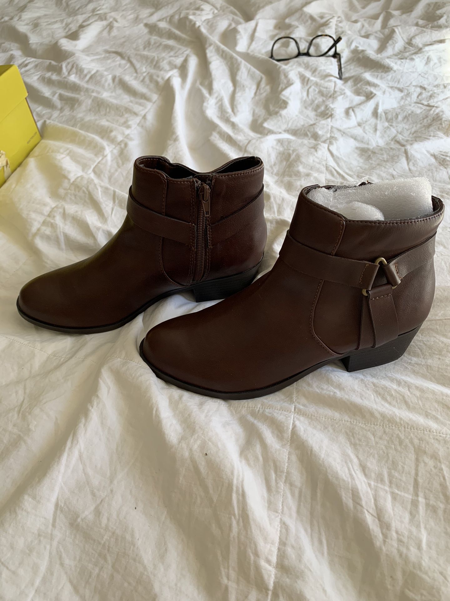 Kenneth Cole Boots size 7