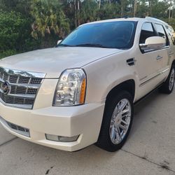 2013 Cadillac Escalade Platinum.