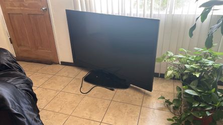 $50 📺Dynex 55” LCD TV with Remote & Stand – $50