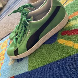Suede Pumas 