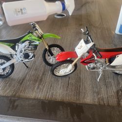 TOY Die Cast Honda Dirt Bike And Kawasaki Dirt Bike 