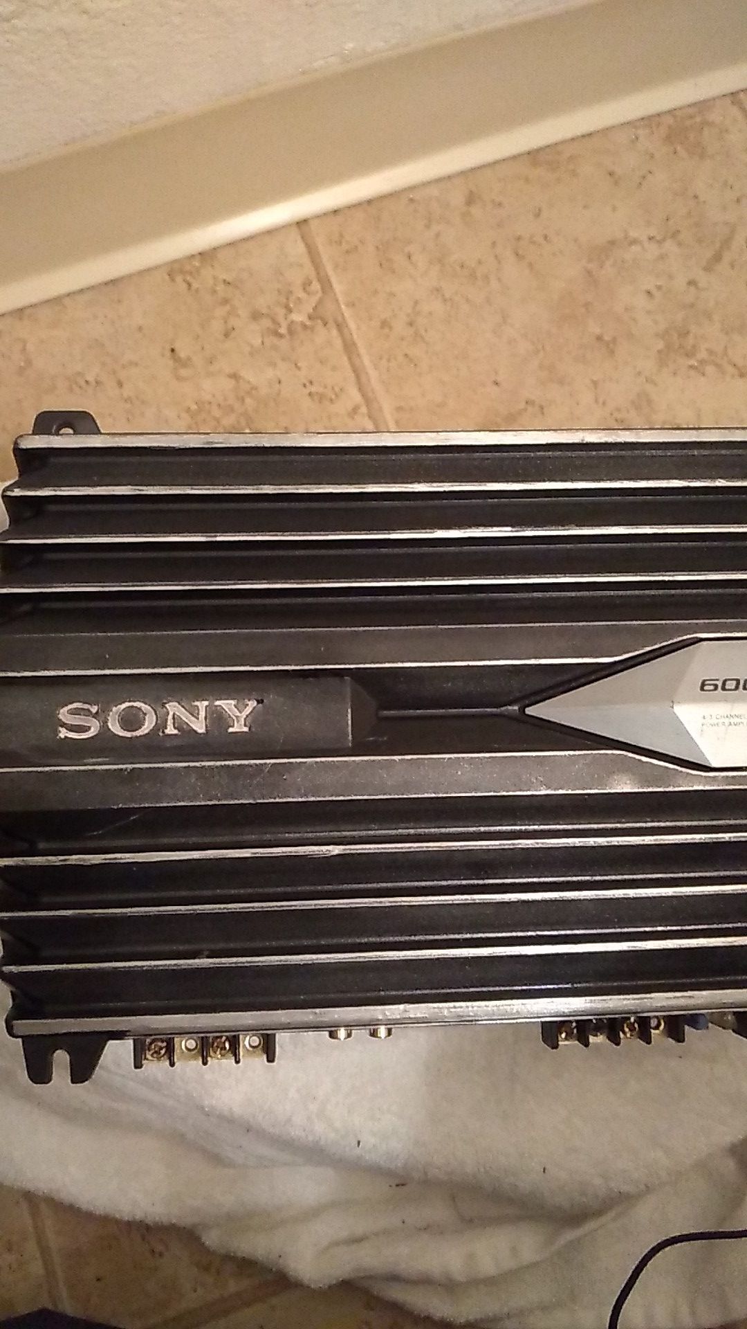 Sony 600 watt amplifier SM GT 6040 4/3 channel