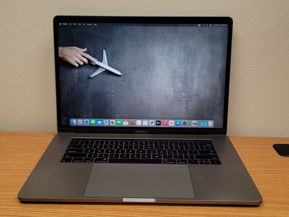 Apple MacBook Pro 15.4", i7 16GB RAM- 500GB SSD Mac Os Ventura