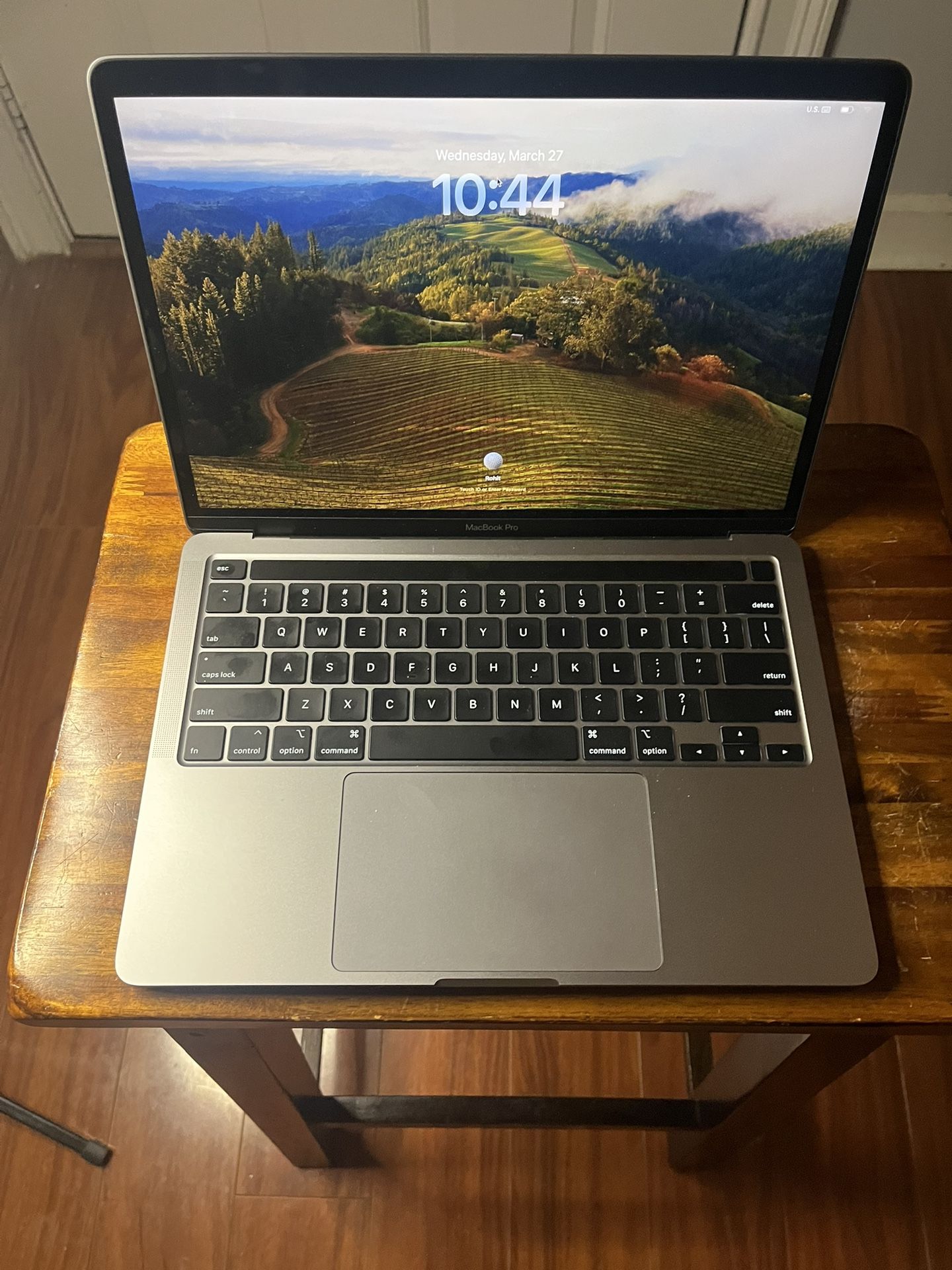 2020 13Inches, 2.4 GHz 16GB intel i7 Quad-Core 512GB Only 1 Count AppleCare