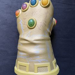 Title Infinity Gauntlet Signed By Marvel Studios Artists