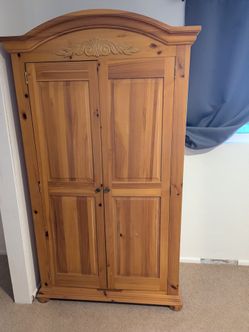 Broyhill tv cabinet