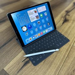 iPad Pro 10.5” With Accessories