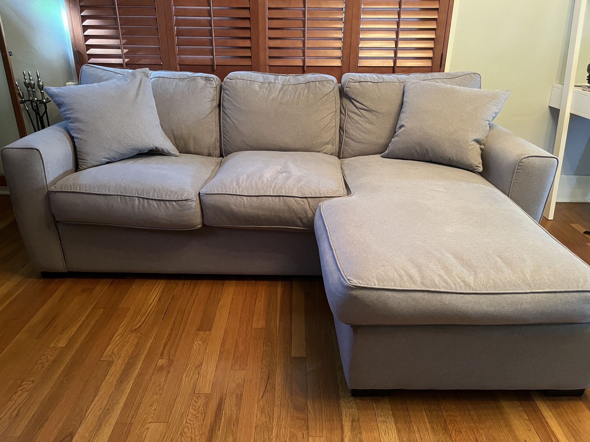 Cozy Gray Sectional Sofa with Chaise