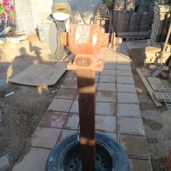 Old Grinder In Grinders In Very Good Condition 