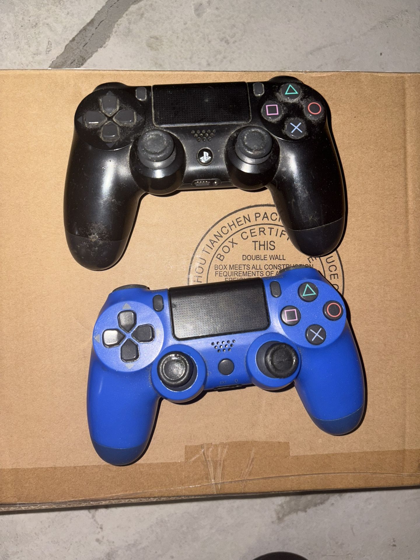 PS4 Controller