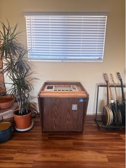 VINTAGE VIDEO POKER MACHINE – ORIGINAL WOOD CABINET – PROJECT/RESTORATION PIECE