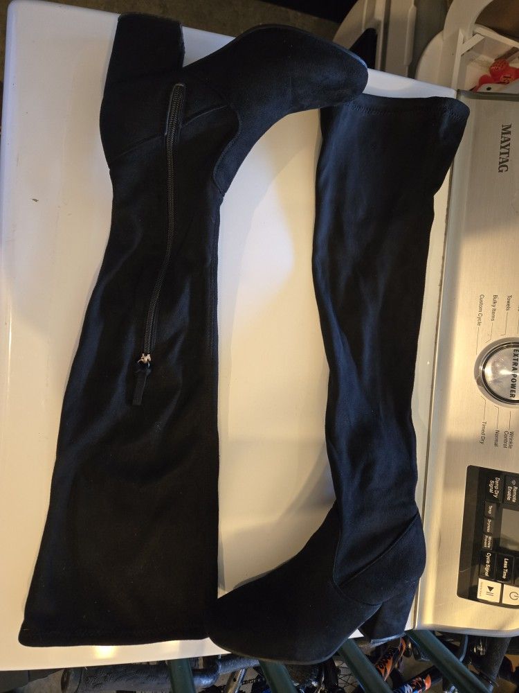 Halston Thigh High Boots Size 8