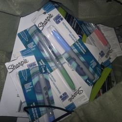 Sharpie And Chisel Tip Markers 