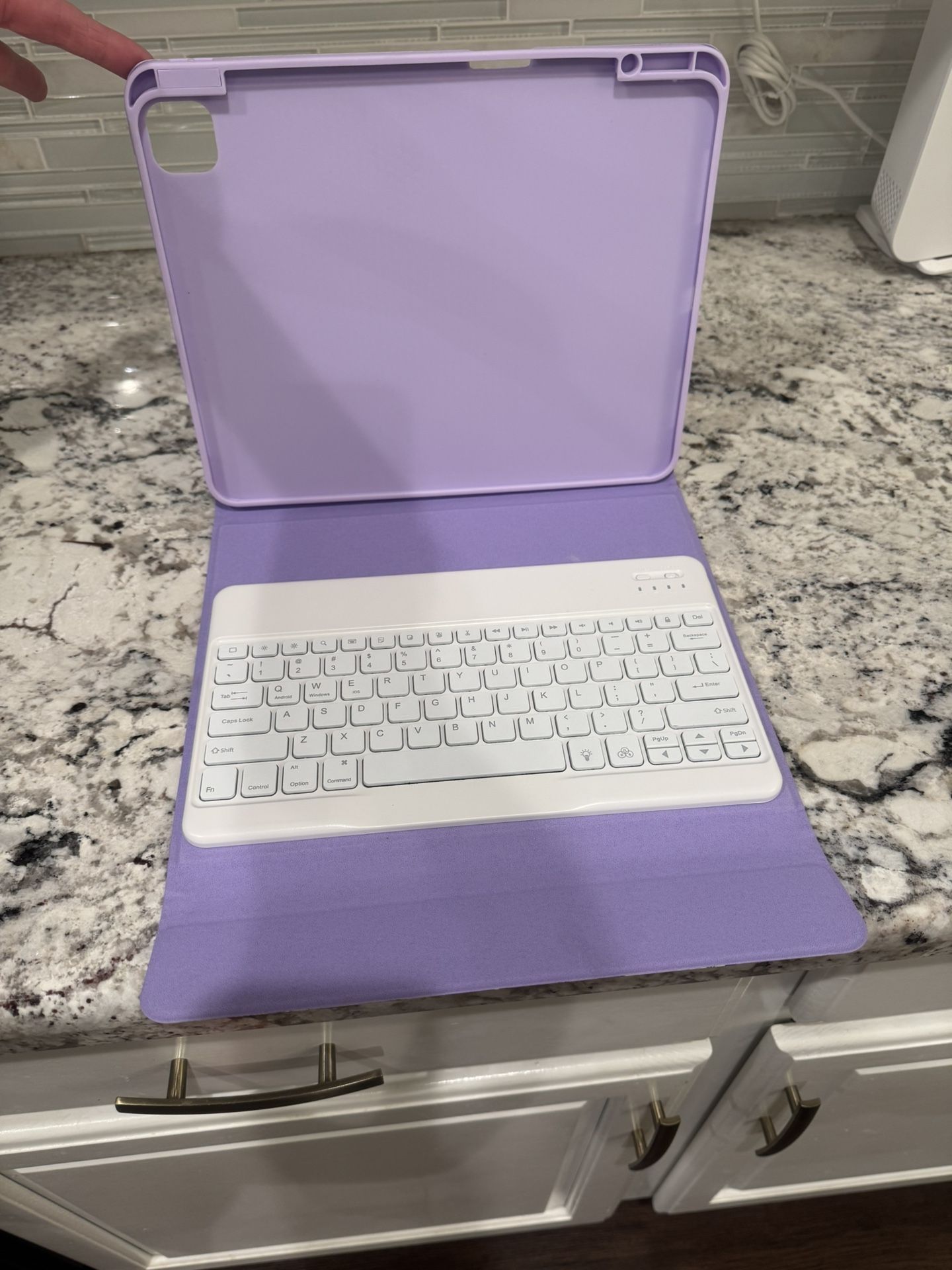 iPad 13 Pro Case W/ Keyboard