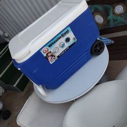 IGLOO Wheels Cooler 38 Q 36 Liters