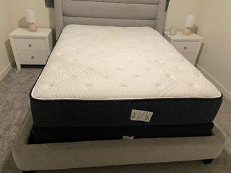 LIKE NEW~ Queen Bedroom Suite‼️😊🤑
