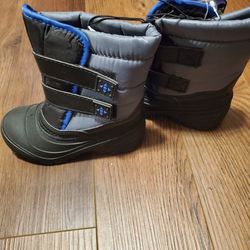 Snow Boots Size 10 Toddler ( New)