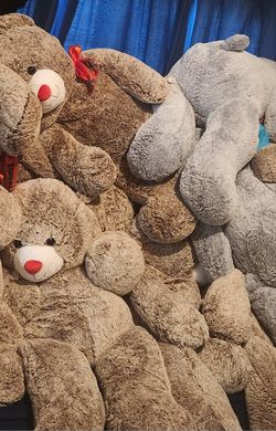 Giant Teddy Bears