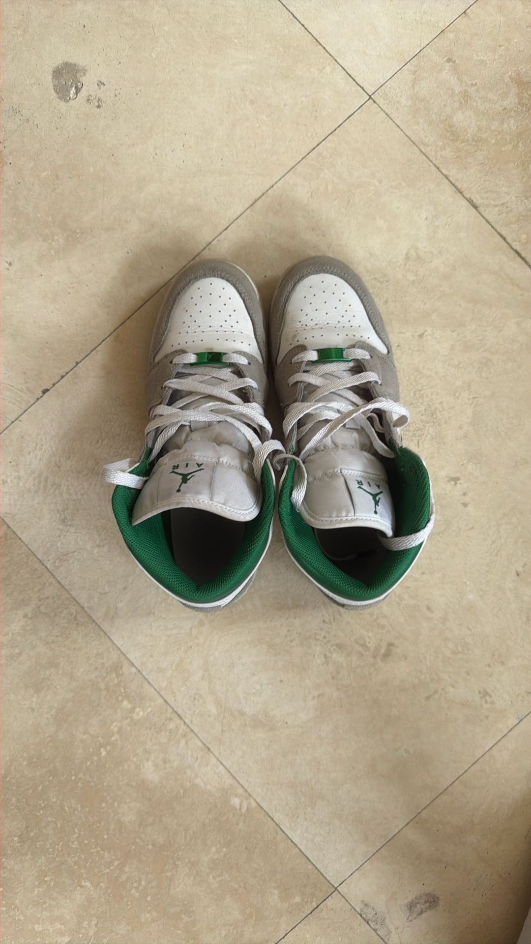 Nike Air Jordan Ones Green And White Color Size 7Y