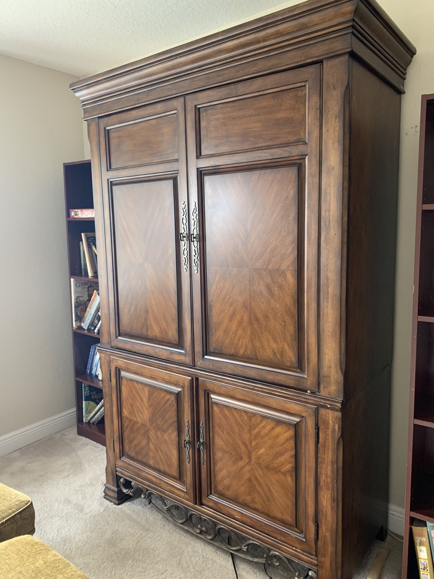 Free armoire