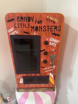 CANDY CORN LANE HALLOWEEN FUNCTIONAL CABINET