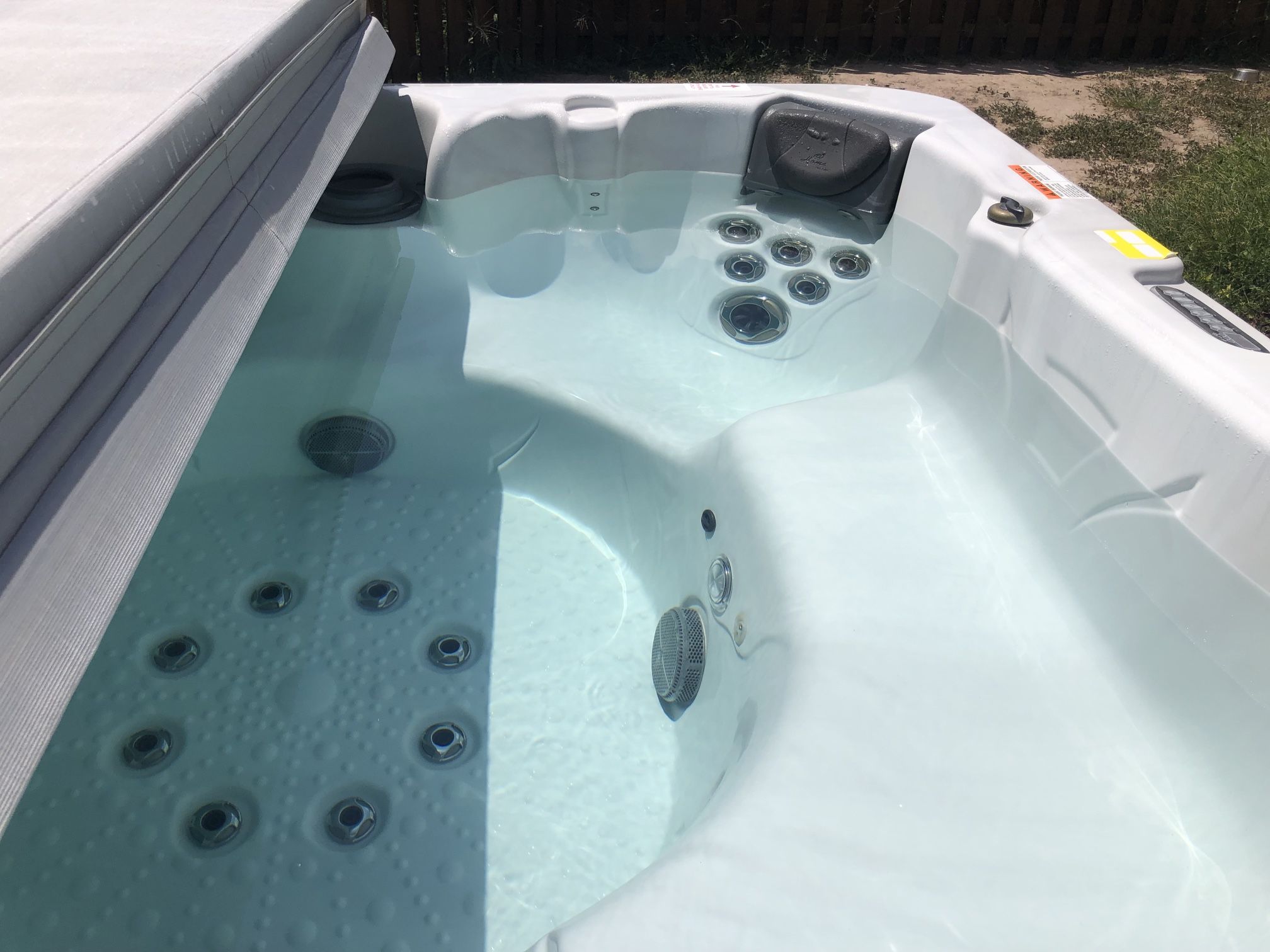 Dimension One Meridian Jacuzzi