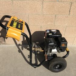 DeWalt 3600 PSI 2.5 GPM Cold Water Gas Professional Pressure Washer with HONDA GX200 Engine