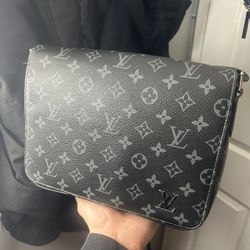 L* “district” Messenger Bag 