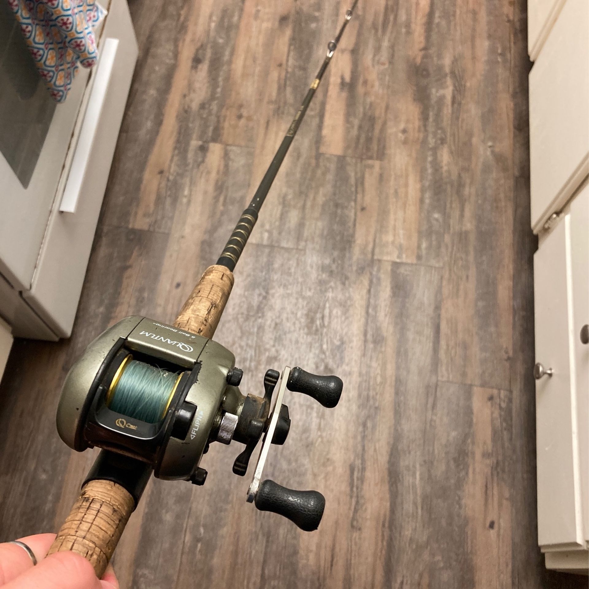 Bass Pro Crankin Stick W/quantum Reel Combo